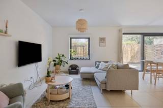 Immeuble récent à vendre dans sa totalité comprenant : 5 appartements de deux chambres (83m²) avec terrasse et un appartement d'une chambre...