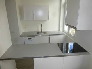 IXELLES, ideaal gelegen, dicht bij Louise, Flagey en de vijvers, studio van ±32m², eerste bewoning na volledige renovatie. Op de 1e...