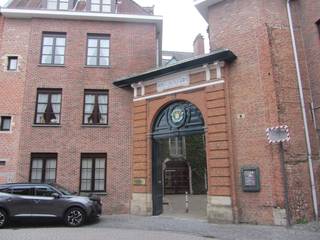 Instapklare assistentieflat met een bewoonbare oppervlakte van 75m², gelegen in de gerenommeerde residentie 'Hof Van Villers" te Mechelen.Residentie...