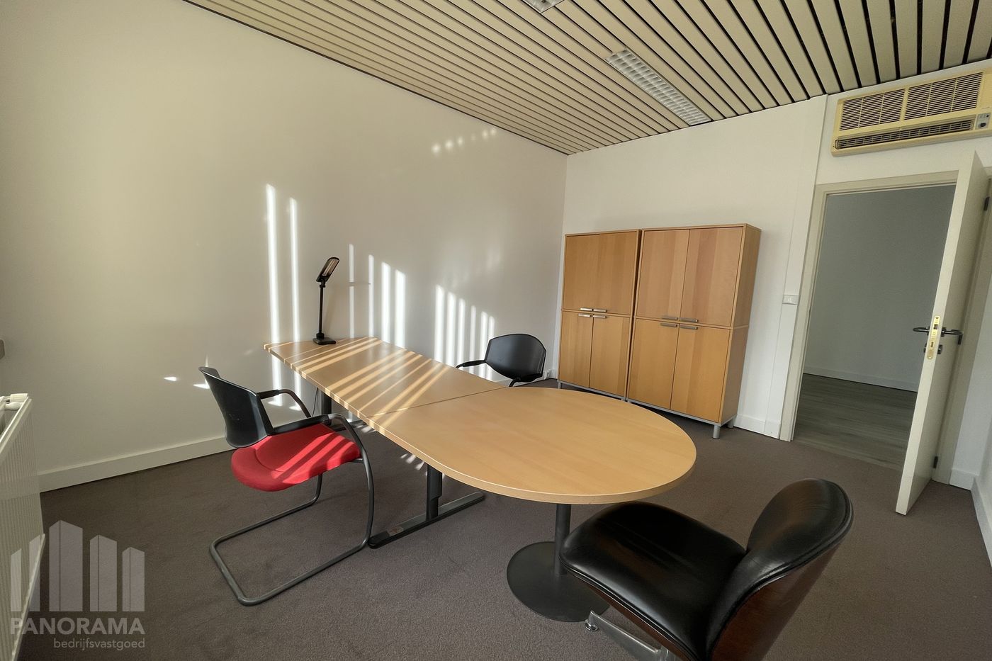 INSTAPKLAAR KANTOOR VAN 240 M² TE HUUR IN STEENOKKERZEEL - foto 5