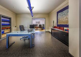 Prachtig handelsgelijkvloers / kantoorruimte te koop op de Albert I Promenade in Oostende!Droomt u van een unieke kans om uw eigen zaak te starten of...