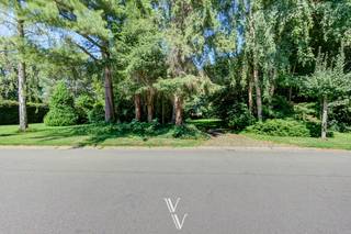 Deze bouwgrond is gelegen in een zeer rustige wijk te Pulderbos, doch op wandel- en fietsafstand van het centrum, bushalte,..<br /><br />De totale oppervlakte bedraagt 928m², een ideale grote voor een mooie ruime woning met tuin. Achteraan geniet je van een open zicht op een weide. <br />De breedte van de grond is 17.50 en de diepte is 47m. <br />Achteraan op het perceel mag er een bijgebouw gezet worden van maximum 75m². <br /><br />Voor meer info neem contact op nel@vanbredavastgoed.be - 03/866 26 73
