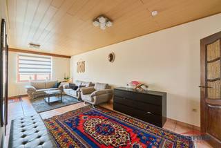 Ontdek dit verzorgde appartementsgebouw bestaande uit 2 afzonderlijke, verhuurde appartementen, elk met een eigen private ingang. Ideaal...