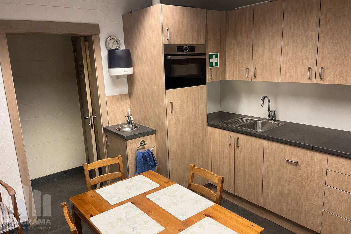 STRATEGISCH GELEGEN OPSLAGRUIMTE MET KANTOOR NABIJ E313/E314 - foto 4