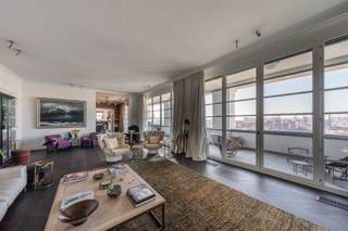 Villa in the sky met zicht over de stad Antwerpen en op de ScheldeExclusief appartement, ca. 265m2 bew opp, gelegen in het “Koninklijk Entrepot” op...