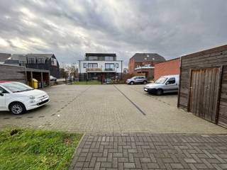 Parkeerplaats (nummer 3) te koop achteraan het appartementsgebouw op de Herentalsebaan 5/A te Geel. Deze ruime parkeerplaats is te bereiken via...