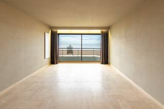 Dit lichtrijke appartement biedt een prachtig frontaal zeezicht en een uitstekende ligging aan de zeedijk. Het appartement beschikt over een...