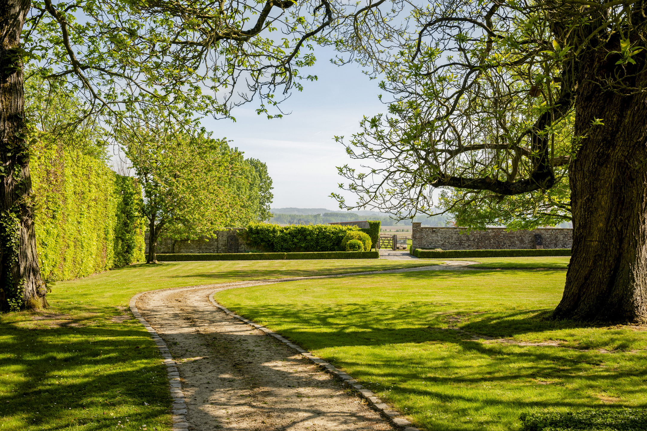 Prachtige exclusieve vierkantshoeve (mog. tot 8 hectare).  - foto 2