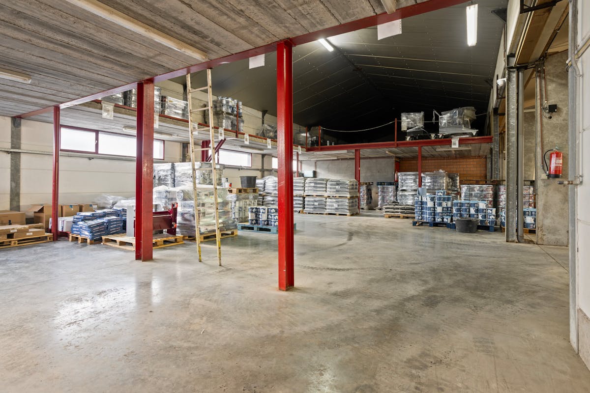 Entrepôt de 1 000 m² sur la rue Remi Claeysstraat à Zedelgem - photo 4