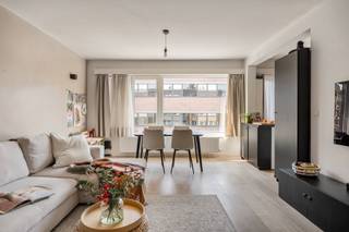 Tussen Borgerhout, Berchem en Deurne, op een plek waar je zo naar het groen van het Rivierenhof of het Te Boelaerpark trekt, ligt dit appartement...