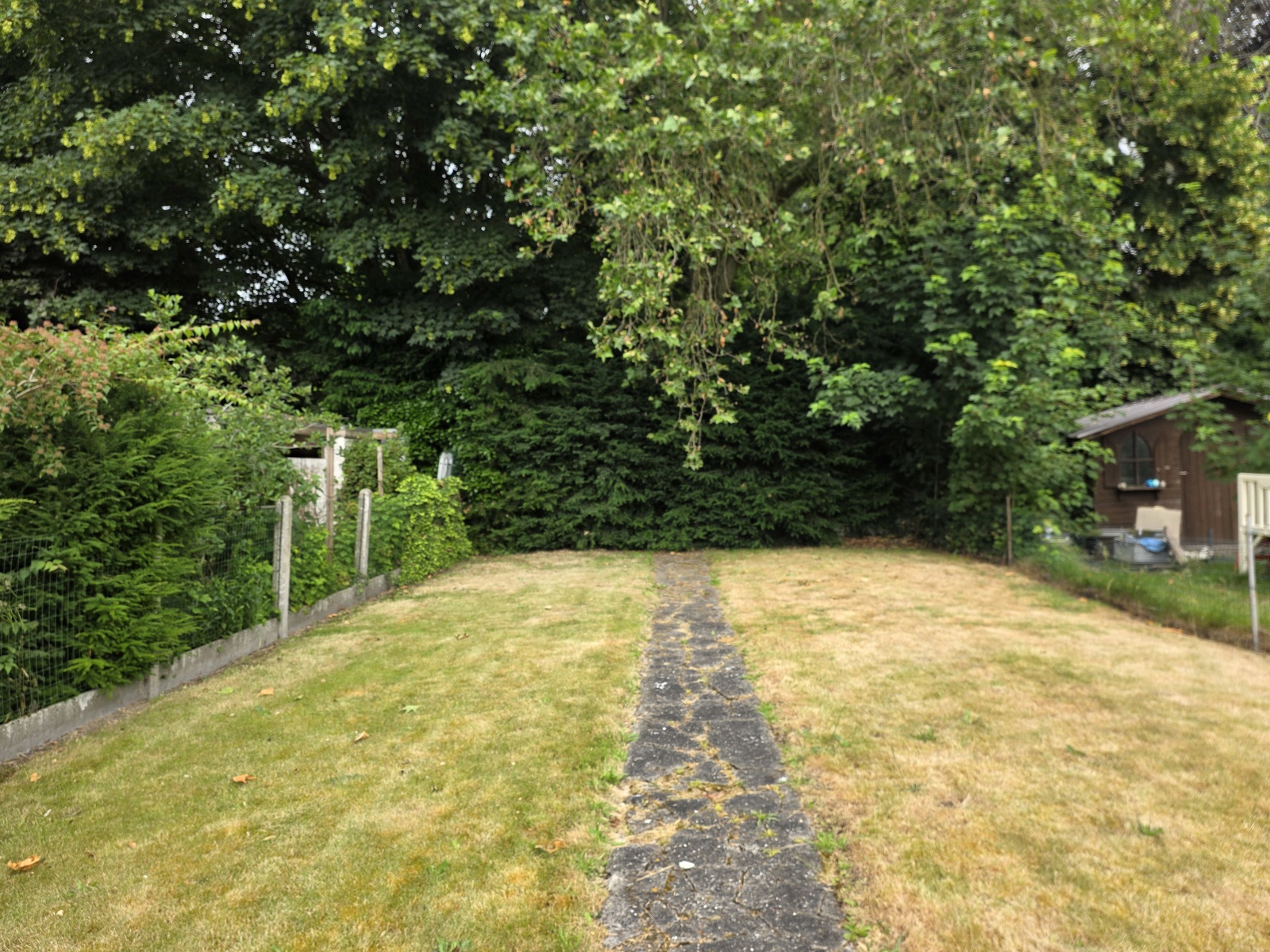 Goedgelegen woning met garage en mooie tuin - foto 2