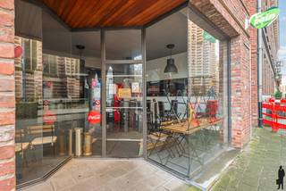 Handelspand (ca. 154m²) pal in het centrum van KontichAlgemeen:- Interessante winkelruimte met plaats voor het plaatsen van een keuken- Grote etalage...