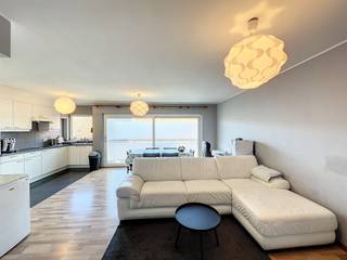 <p><span>INSTAPKLAAR 2 slaapkamer appartement (76 m²) met 2 terrassen in het centrum </span></p><p><span> </span></p><p><span>Indeling : inkom, gastentoilet, zeer lichtrijke leefruimte met schuifraam naar het terras (vooraan), volledig geïnstalleerde keuken, aparte berging, badkamer met bad/douche, lavabomeubel en aansluiting voor wasmachine, 2 slaapkamers waarvan één met aansluiting op het terras (achteraan).</span></p><p><span> </span></p><p><span>- Instapklaar</span></p><p><span>- EPC label C</span></p><p><span>- Conforme elektrische keuring </span></p><p><span>- Centrale ligging</span></p><p><span>- 2 terrassen</span></p><p><span>- Verhuurd</span></p><p><span> </span></p><p><span>Startprijs 180.000 €</span></p><p><span> </span></p>