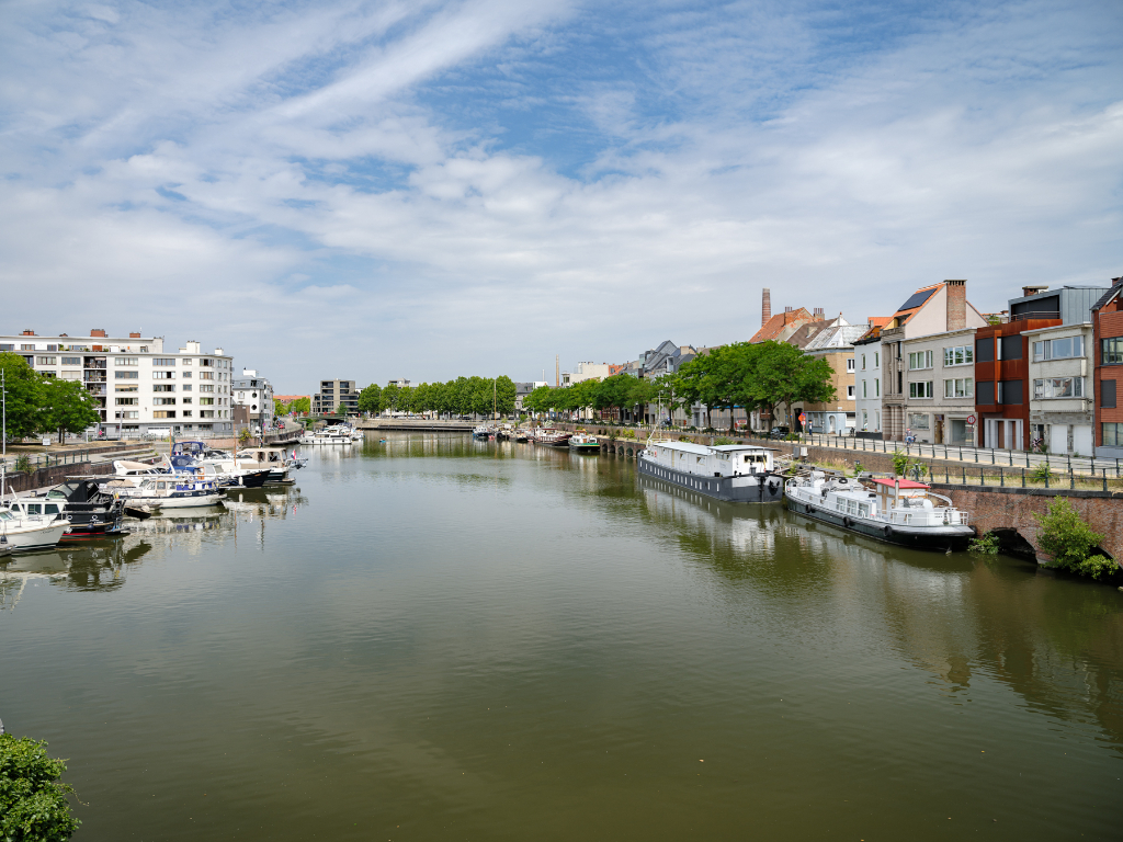 Spacieux appartement 2 chambres avec terrasse ensoleillée dans le quartier Saint-Macharius - photo 1
