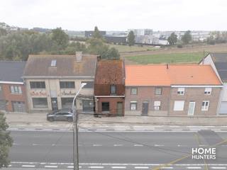 Op zoek naar een woning met potentieel en veel mogelijkheden? Deze charmante woning in Sint-Juliaan biedt je de kans om jouw eigen droomhuis...