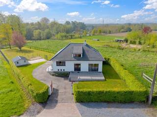 We vinden deze karaktervolle charmante woning terug op de Sint-Truidersteenweg ter hoogte van nummer 341 te Borgloon.We bevinden ons hier in een...