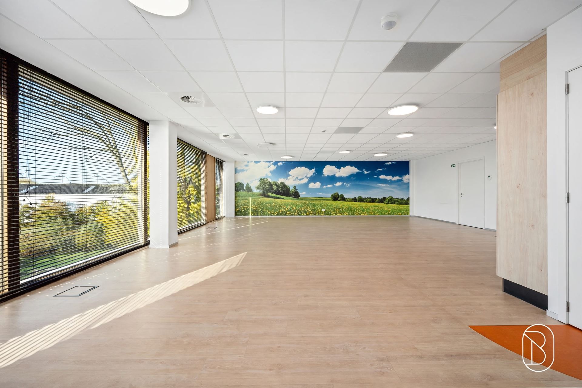 Lichtrijk groot kantoor in mooi bedrijfscomplex te Zwevegem - foto 4