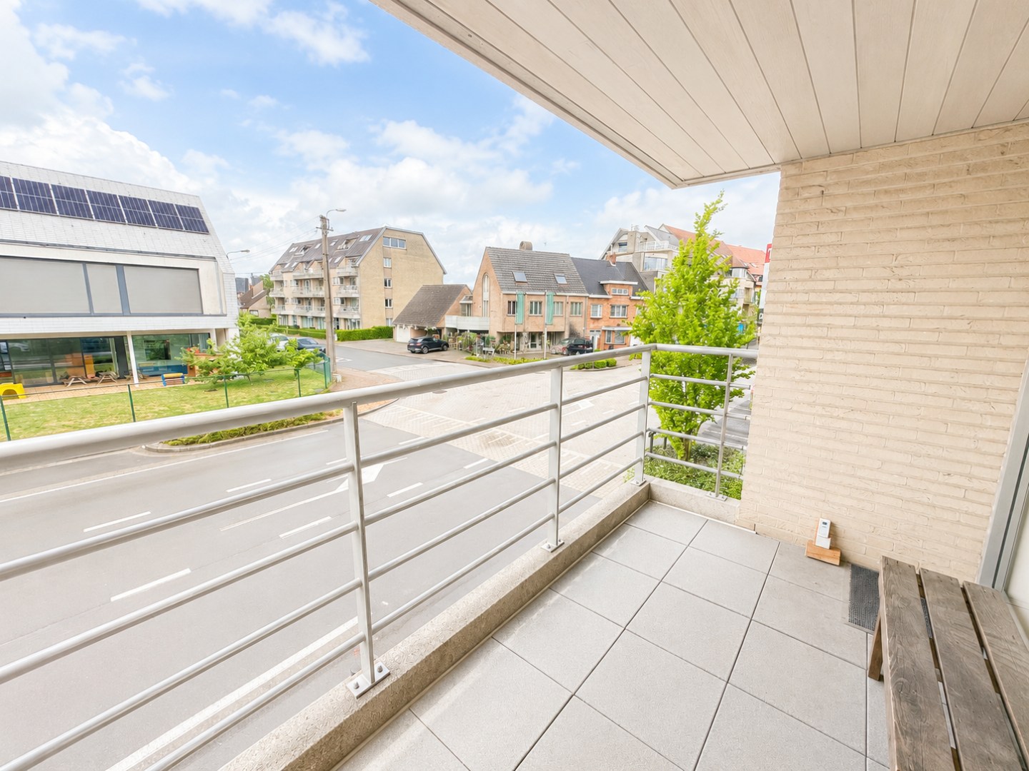 Lichtrijk en gunstig gelegen appartement met 2 slpk, terras en garage, Torhout - foto 2