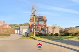 br>Welkom in de Leliestraat 24 in Lommel, waar ruimte, comfort en een aangename woonomgeving samenkomen. De woning bevindt zich in een aangename...