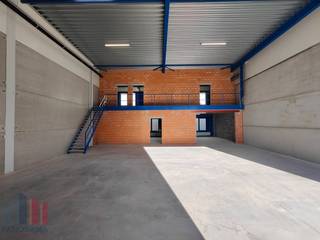 Nieuwe KMO-unit met een oppervlakte van 231 m² in combinatie met een mezzanine te huur. De unit maakt deel uit van de nieuwe KMO-ontwikkeling...