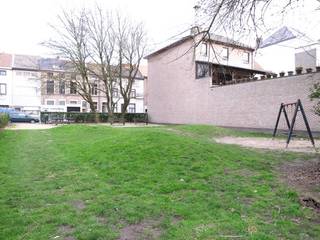 PLAN ONLINE UW BEZOEK VIA ONZE WEBSITE: www.immoboss.beDeze TRENDY & INSTAPKLARE STARTERSWONING is uitstekend gelegen in een rustige straat nabij het...