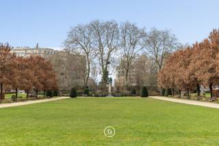 Prachtig 2-slaapkamer duplexappartement op een topligging aan de Vijvers van Elsene met een adembenemend uitzicht op de Koningstuin. Hier geniet u...