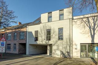 Luxueus energieneutraal duplex-appartement met 2 ruime slaapkamers, dressing en ruim terrasDit luxueus duplex-appartement is gelegen net buiten het...