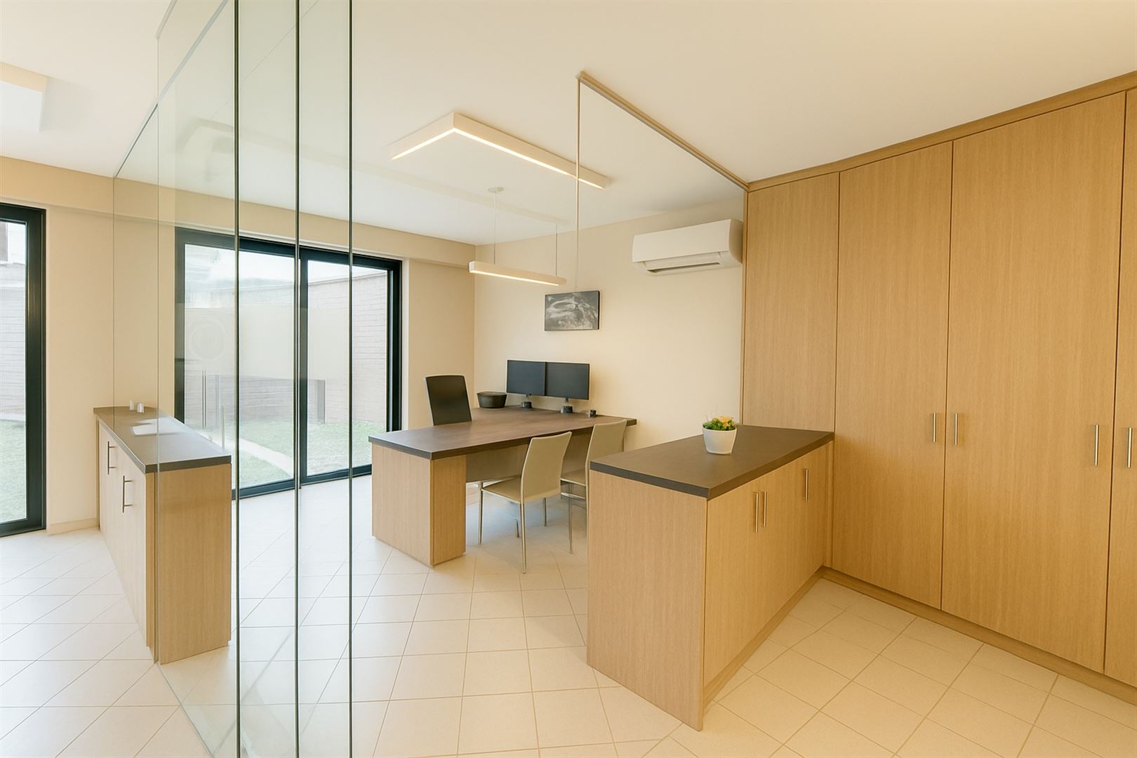 Uniek kantoorgebouw met duplex appartement te koop - foto 5