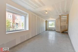 In 2021 onderging deze halfopen bebouwing een professionele totaalrenovatie met oog voor detail. Zo werd er enerzijds rekening gehouden werd met...