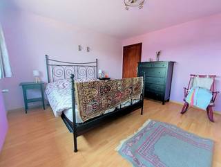 <h3>Chambre en colocation à louer à Arlon</h3>
<p>We Invest Sud-Luxembourg vous propose à la location une chambre privative au sein d’une maison en colocation située à Arlon.</p>
<p>La maison dispose d’espaces communs agréables et bien entretenus :</p>
<ul>
<li>Cuisine commune équipée</li>
<li>Salle de douche commune</li>
<li>Salle de bains commune</li>
<li>Arrière-cuisine</li>
<li>Jardin</li>
<li>Emplacement de parking compris</li>
</ul>
<p>La colocation est organisée afin de garantir à chacun un cadre de vie propre, calme et respectueux.</p>
<p>Loyer : 570 €/mois<br />Charges : 120 €/mois, comprenant l’eau, l’électricité, le chauffage et le nettoyage des parties communes.</p>
<p>Total : 690 €/mois</p>
<p><span>📞 </span><strong><span>We Invest Sud-Luxembourg : +32 63 22 72 77</span></strong><br /><span>🌐 </span><strong><span>www.weinvest.be</span></strong></p>