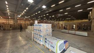 Er zijn verschillende mogelijkheden op de BULO-site, met 250 m² kantoorruimtes en de mogelijkheid om opslagruimtes te huren, variërend van 2000 m² tot 4000 m². De locatie heeft een uitstekende bereikbaarheid via de E19 en biedt ruime parkeermogelijkheden.