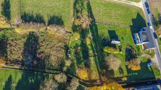 Een ruime (334m²) eengezinswoning met maar liefst 6 slaapkamers, dubbele garage, rustig gelegen in een landelijke en groene omgeving. Op...