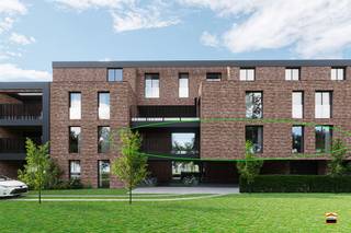 <p><span>Ontdek woondomein RIVA, een uniek nieuwbouwproject vlak naast de Sint-Pieterskerk aan de Naamsesteenweg in Sint-Truiden. Hier woont u in alle rust, met een open zicht op de kerk en een zonnige, zuidgerichte gevel die zorgt voor een warme en lichtrijke leefomgeving.</span></p><p><span> </span></p><p><span>RIVA combineert het beste van twee werelden: een groene, open omgeving rondom het gebouw én een centrale ligging vlak bij alle voorzieningen. De ruime buitenzones creëren een gevoel van vrijheid en comfort, midden in de stad.</span></p><p><span> </span></p><p><span>De appartementen, met oppervlaktes van 79 m² tot 121,3 m², zijn ontworpen met oog voor hedendaags wooncomfort en maximale energiezuinigheid. Zo zijn alle units standaard uitgerust met een warmtepomp (die ook kan koelen), zonnepanelen en een systeem voor regenwaterrecuperatie. Dit resulteert niet alleen in een duurzame woonst, maar ook in een aanzienlijk lagere energiefactuur.</span></p><p><span> </span></p><p><span>Daarnaast wordt er gewerkt met ruime afwerkingsbudgetten, zodat u uw appartement volledig naar eigen smaak kunt personaliseren.</span></p><p><span> </span></p><p><span>JBK Projectbouw staat garant voor kwaliteit en persoonlijke begeleiding. U geniet van rechtstreeks contact met de zaakvoerders en een eigen werfleider die de werken bijna dagelijks opvolgt. Elk detail wordt nauwgezet gecontroleerd om een hoogstaand eindresultaat te verzekeren.</span></p><p><span> </span></p><p><span>Kortom, RIVA biedt u een energiezuinige, comfortabele en stijlvolle woonoplossing op een toplocatie in Sint-Truiden.</span></p><p><span> </span></p><p><span>Dit specifieke appartement (2.02) is gelegen op de tweede verdieping. Het betreft een tweeslaapkamer-appartement. </span></p><p><span>Het appartement heeft met zijn 102.9m² een ruime bewoonbare oppervlakte en geniet door de grote raampartijen van veel lichtinval.</span></p><p><span>Aansluitend op de leefruimte tref je een ruim besloten terras aan. <br /><br /></span></p><p><span>De ruime bewoonbare oppervlakte in combinatie met het ruime terras maakt van dit appartement een unieke wooneenheid.</span></p><p><span><br /></span><span>Belangrijk! In de weergegeven prijzen zit een ondergrondse autostaanplaats en kelderberging begrepen!</span></p><p><span> </span></p><p><span>Heb je interesse en wil je graag het lastenboek en de indelingsplannen in detail doornemen? Bel ons op 012 26 22 05 of op 0474 692 386 voor een afspraak.</span></p>