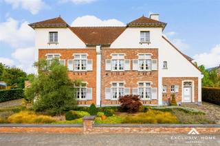 Deze authentieke en ruime woning (615 m²) bevindt zich in een rustige, groene wijk in een deelgemeente van Asse, met vlotte verbinding naar...