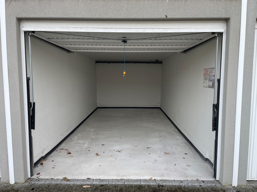 RECENTE garagebox in verzorgd complex, vlotte bereikbaarheid - foto 1