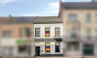 Ben je op zoek naar een eigendom vol karakter, ruimte en mogelijkheden op een strategische locatie in Aalst? Deze te renoveren <strong>handelswoning op een perceel van 220 m² i</strong>n de Gentsestraat biedt het perfecte canvas voor wie wil wonen, ondernemen of herontwikkelen. Het pand leent zich dankzij het royale volume uitstekend voor een combinatie van wonen en werken—zoals een handelszaak, vrij beroep, kantoor of atelier—maar biedt mits de nodige vergunningen ook fantastische opportuniteiten voor een volledige herbestemming naar een riante eengezinswoning. <strong>Een verrassende troef is de achtergelegen, gezellige stadstuin: een heerlijk rustige plek om te ontspannen, en dat op wandelafstand van het bruisende stadscentrum. </strong>Bovendien ondergaat de Gentsestraat momenteel een complete vernieuwing; deze heraanleg zorgt niet alleen voor een aantrekkelijk, modern en vlot bereikbaar straatbeeld, maar betekent op termijn ook een absolute meerwaarde voor de vastgoedwaarde. Kortom, een veelzijdige eigendom met een enorm potentieel op een toplocatie in volle opwaardering. Grijp jij deze kans om hier jouw droomproject te realiseren? Neem vandaag nog contact met ons op via stephanie@immodelestre.be. <br />EPC LABEL: E - Renovatieplicht. 