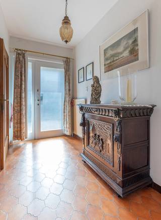 Deze charmante woning met 2 tot 4 slaapkamers biedt een aangename combinatie van ruimte, licht en uitbreidingsmogelijkheden. Bij het betreden van...