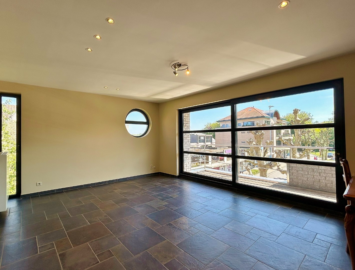 Apartment for rent in Ypres with 3 bedrooms - photo 3