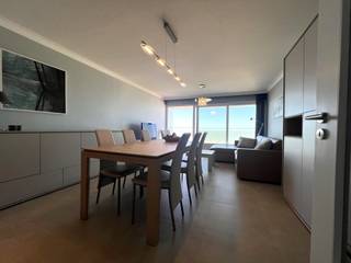Ben je op zoek naar een stijlvol en volledig uitgerust gemeubeld appartement aan de Belgische kust? Dit ruime en lichtrijke appartement op de...