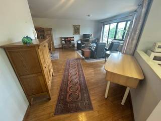 Dit ruim appartement met een bewoonbare oppervlakte van 116 m² is gelegen in een kleinschalige residentie, op een uitstekende locatie nabij het centrum van Edegem. Je geniet hier van een rustige woonomgeving met winkels, openbaar vervoer, scholen en andere voorzieningen op wandel- en fietsafstand.<br /><br />Het appartement beschikt over een lichtrijke leefruimte die uitgeeft op één van de twee terrassen, waardoor je op elk moment van de dag kan genieten van een aangename buitenruimte. Verder geniet het appartement van een aparte keuken, twee volwaardige slaapkamers, een badkamer, een tweede terras en een garage.<br /><br />Kortom, een appartement met 2 slaapkamers, 2 terrassen en heel wat potentieel, ideaal voor wie op zoek is naar een ruim appartement op een toplocatie in Edegem.<br /><br />De algemene voorwaarden van Dewaele DIY kunt u steeds raadplegen via dewaele.com.<br /><br />Dit pand is onderworpen aan de renovatieverplichting van de Vlaamse overheid voor residentiële gebouwen (behoudens bij sloop binnen 5 jaar na de aankoop). Consulteer voor meer informatie de website van het Vlaams Energie- en Klimaatagentschap via https://www.vlaanderen.be/een-woning-kopen/renovatieverplichting-voor-residentiele-gebouwen<br /><br />Bestuursmaatregelen in het maatregelenregister: ja