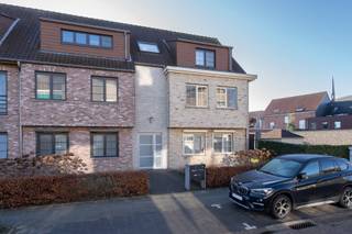 INSTAPKLAAR APPARTEMENT MIDDEN IN HET CENTRUMZeer gunstig gelegen appartement in het centrum van Wuustwezel. Ondergrondse afgesloten parkeergarage,...