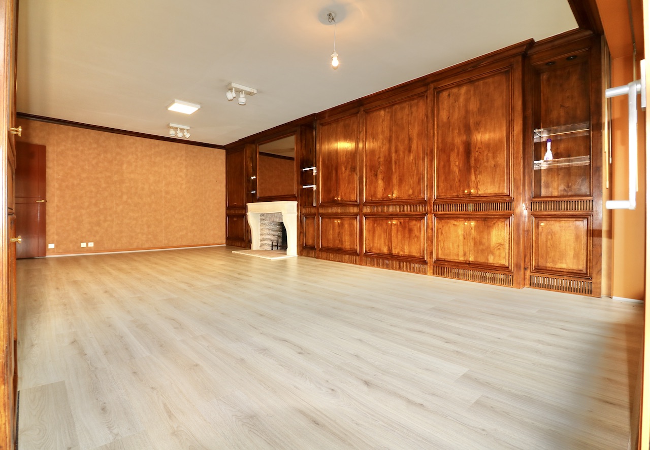 Centraal gelegen appartement met 2 slpk, 2 terrassen en garage voor 890 EUR/mnd - foto 4