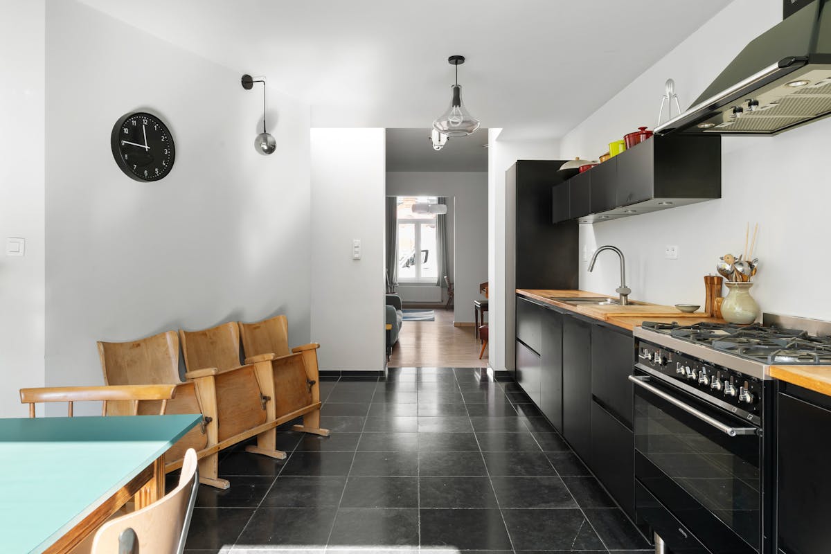 Stijlvol gerenoveerde woning met karakter, 4 slaapkamers en zonnige stadstuin - foto 4
