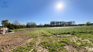 BOUWGROND VAN 1218m² VOOR GESLOTEN BEBOUWING. Prachtig gelegen bouwgrond van 12a18ca gelegen in een oase van...