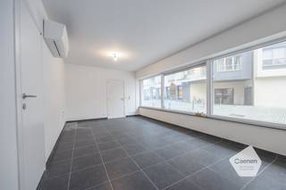  * Deze kantoorruimte is gelegen in de Sint-Paulusstraat, vlakbij de Visserskaai. * Het kantoor werd recent gerenoveerd. * Huurprijs: €400/ maand +...