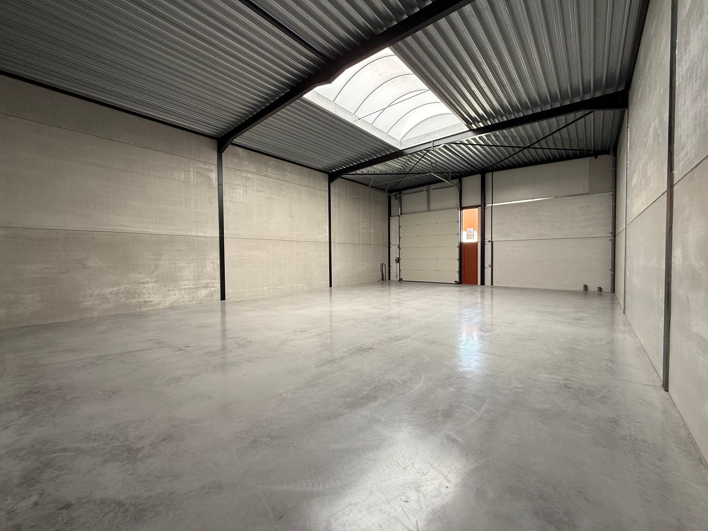 225 m² unité PME nouvellement construite à 2 km du R4 - photo 2