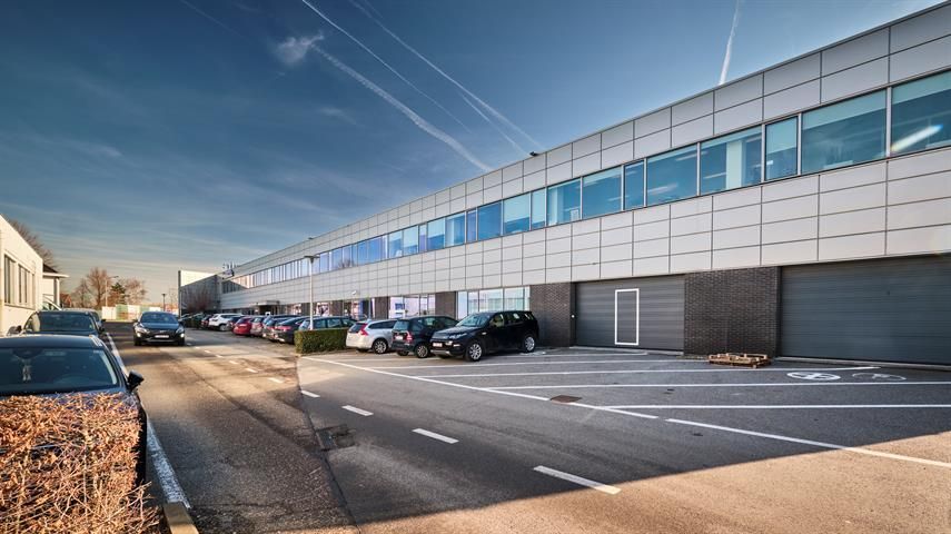 3.051 m² verhuurd bedrijfsgebouw nabij R0 - foto 1