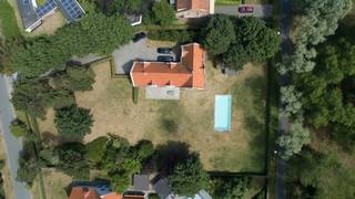 A generously sized building plot suitable for subdivision in a prime location in Nieuwpoort-Bad!<br />In the most sought-after neighbourhood of Nieuwpoort-Bad, in a prime location within the exclusive Simli district, lies this exceptional and generously sized building plot suitable for subdivision, measuring no less than 3,299 m².<br />With a depth of approximately 80 metres and a width of approximately 42 metres, a south-west facing orientation and a location on the edge of the protected green belt and dunes, this plot offers a unique combination of space, tranquillity and exclusivity.<br />The ideal location for anyone wishing to build their dream villa entirely to their own specifications, in a green and secluded setting, within walking distance of the seafront promenade, shops and the centre of Nieuwpoort-Bad.<br />A rare opportunity for anyone seeking a truly exceptional building plot on the Belgian coast.<br />Asking price: on application.<br /><br />