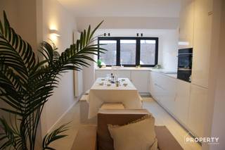 Op een toplocatie in het hart van Wevelgem bevindt zich dit recent gerenoveerde, energiezuinige appartement op de tweede verdieping. Dankzij...