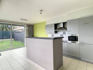 This house is located in a quiet neighborhood in the village center of Beveren-aan-de-IJzer. Very rural but about 20 minutes' drive from central cities of Poperinge and Veurne. In the village itself, there is a café and a village point. <br /><br />Layout:<br /><br />* Ground floor 0:<br />- entrance hall<br />- separate toilet <br />- bright living space (44 m²) <br />- open kitchen (16 m²) with built-in cupboards, sink, fridge, ceramic hob with hood, microwave and freezer<br />- laundry room (7.5 m²)<br />- indoor garage (18 m²) with automatic gate<br /><br />* Floor +1:<br />- night hall<br />- separate toilet <br />- 3 spacious bedrooms (18, 17 & 14 m²) including 1 with dressing area<br />- bathroom (11 m²) equipped with a bath, shower cubicle and double sink with linen cupboards<br /><br />* Floor +2: <br />- attic<br /><br />* Outdoor level:<br />- south-facing garden with terrace <br />- garden shed<br /><br />=> EPC label B<br />=> Water softener available<br />=> Immediately available